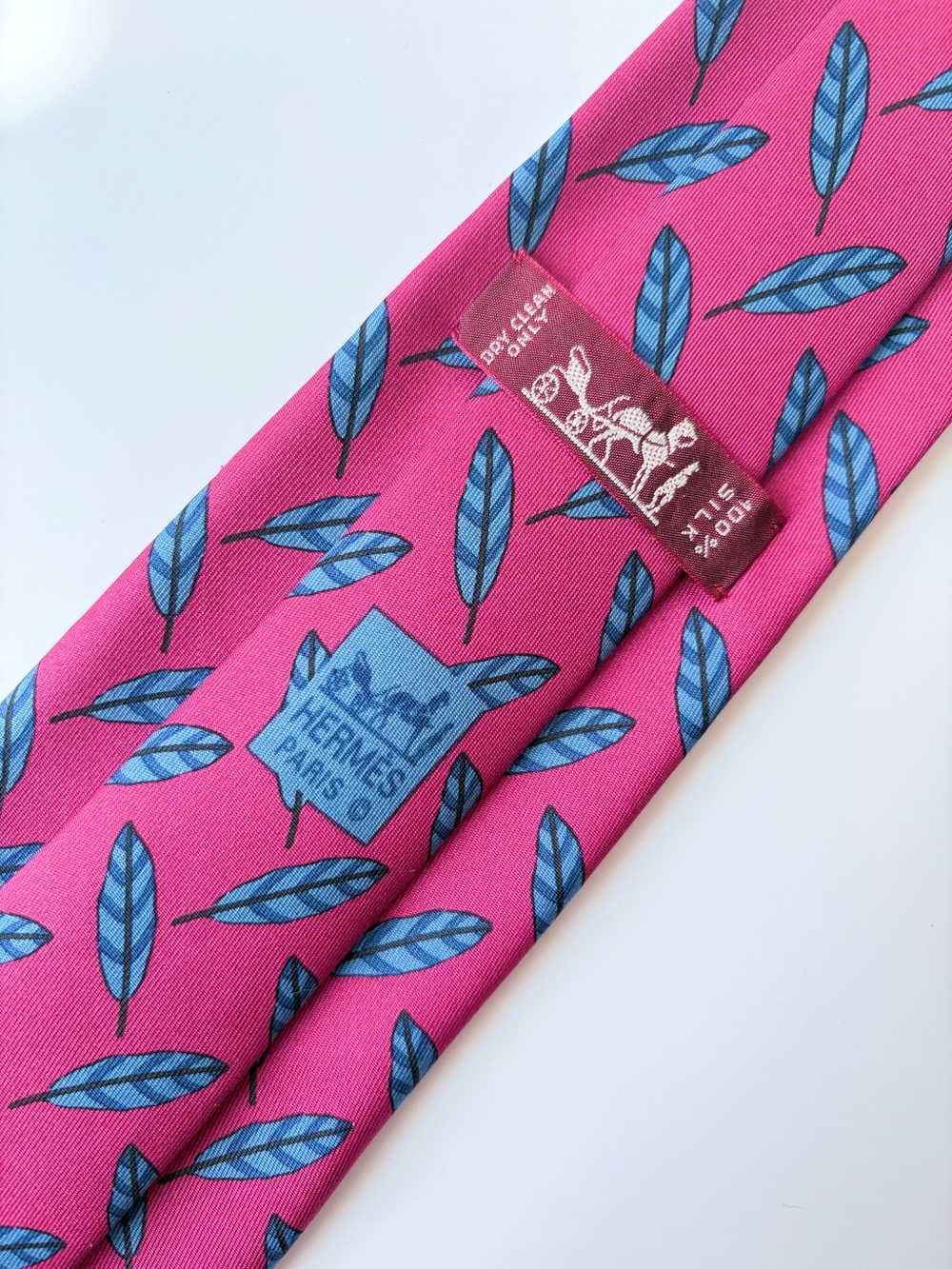 Hermès Paris 995 SA Plumes Burgundy & Blue Feather Print Silk Tie